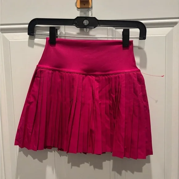 ALO YOGA - Grand Slam Tennis pickleball Skirt - Magenta Crush - Picture 2 of 4